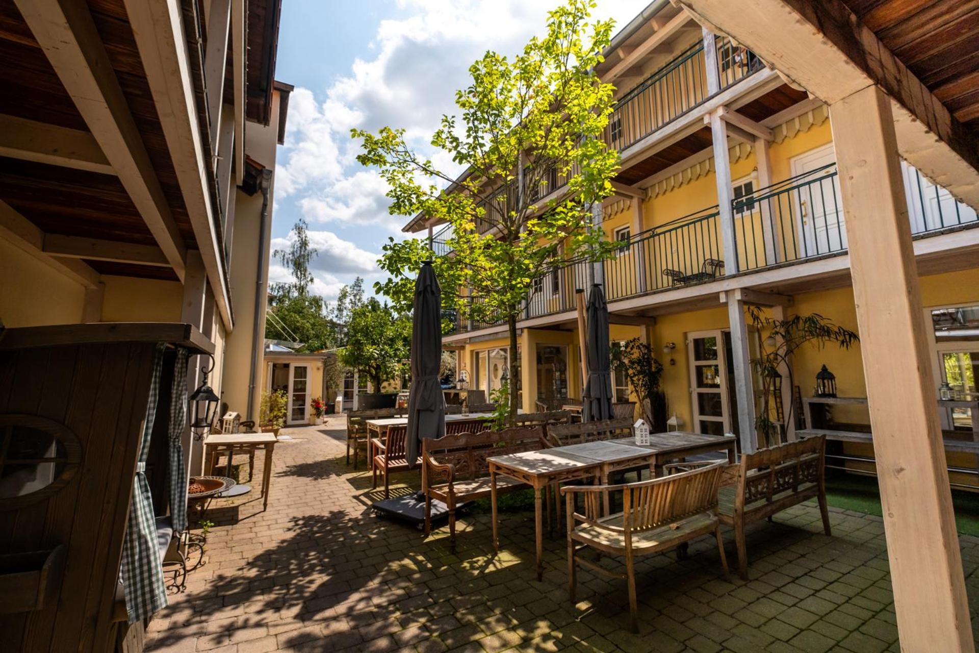 Landhaus Café Restaurant&Hotel Wolfratshausen Extérieur photo